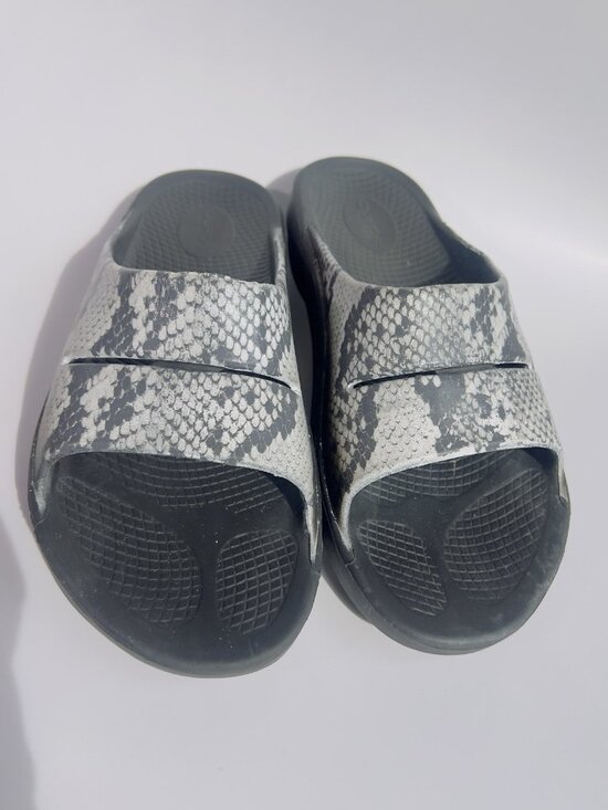 OOFOS Shoes - OOFOS OOahh Recovery Slide Sandals Animal Print Women’s 11 / Men’s 9